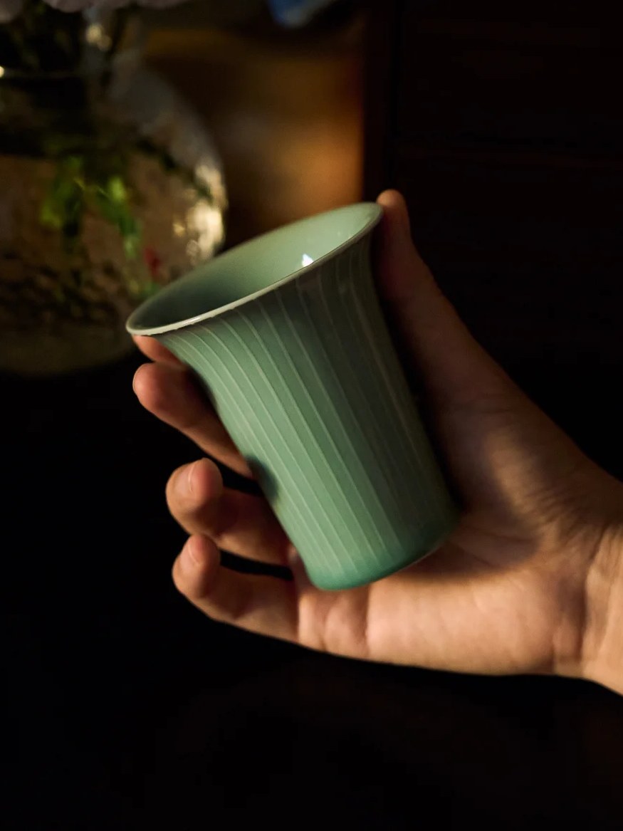 青釉条纹杯